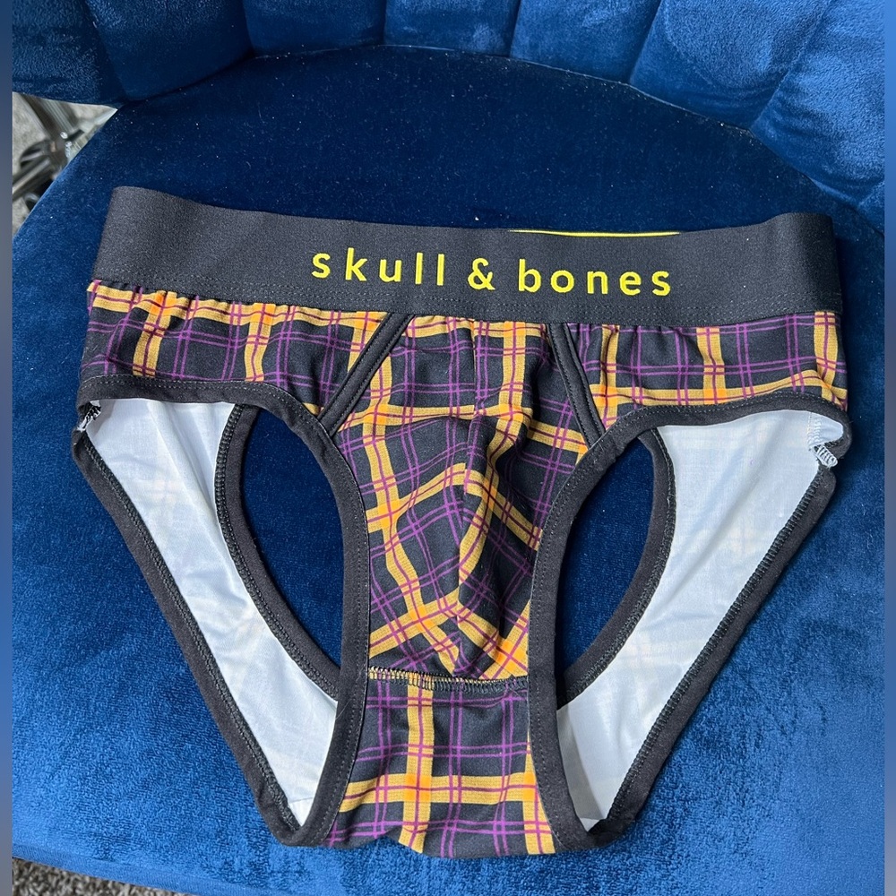 Skull and Bones briefs